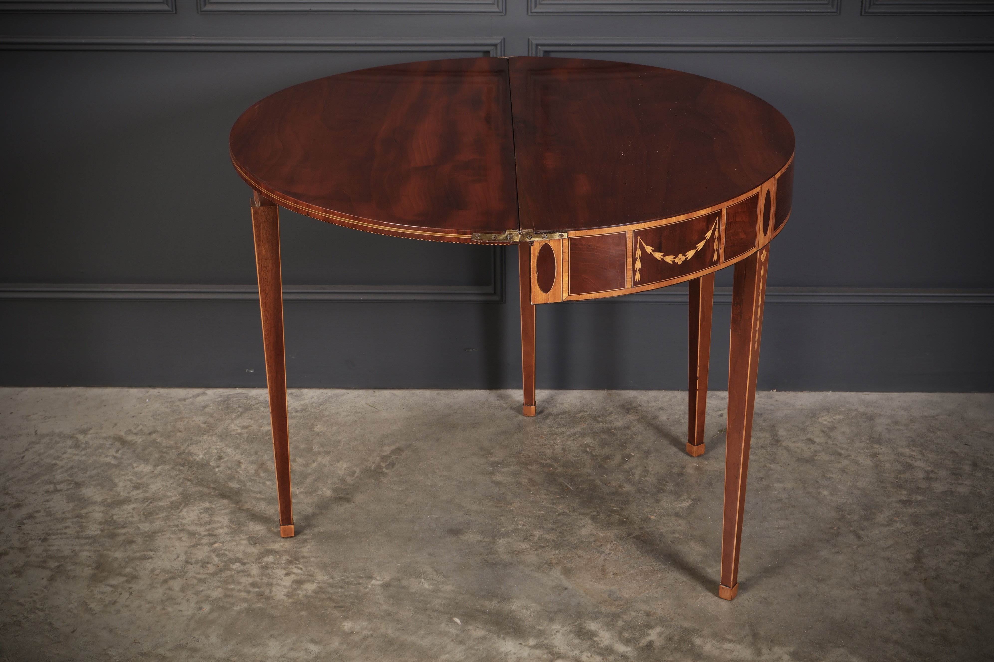 Rare 18th Century Marquetry Inlaid Tea Table 18th century Antique Furniture 16